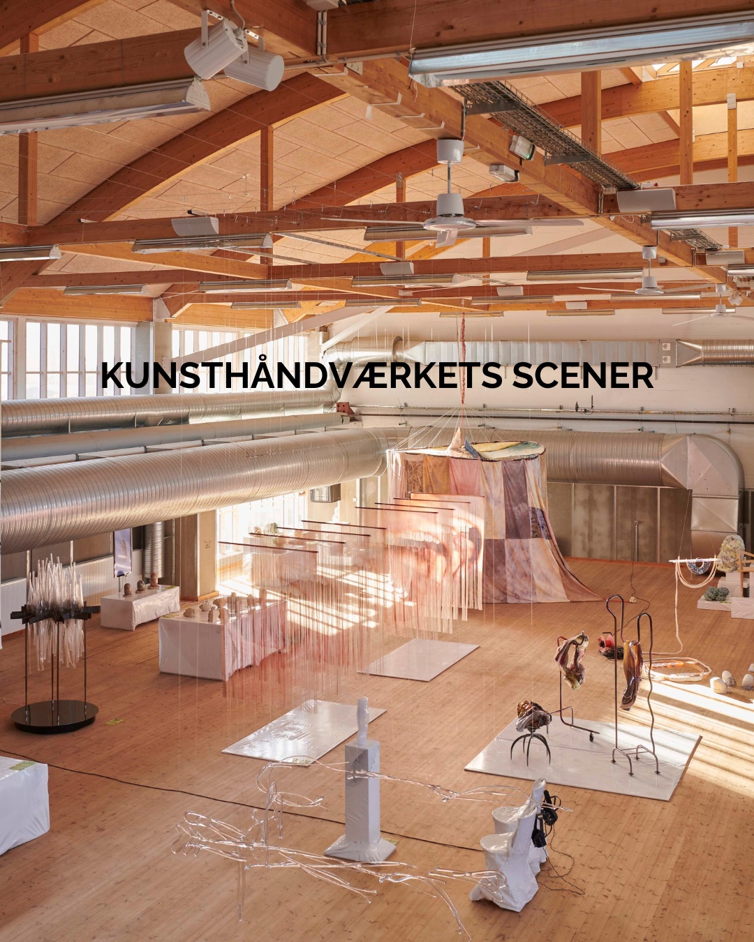 KUNSTHÅNDVÆRKETS SCENER. Biennalen for Kunsthåndværk & Design 2023.