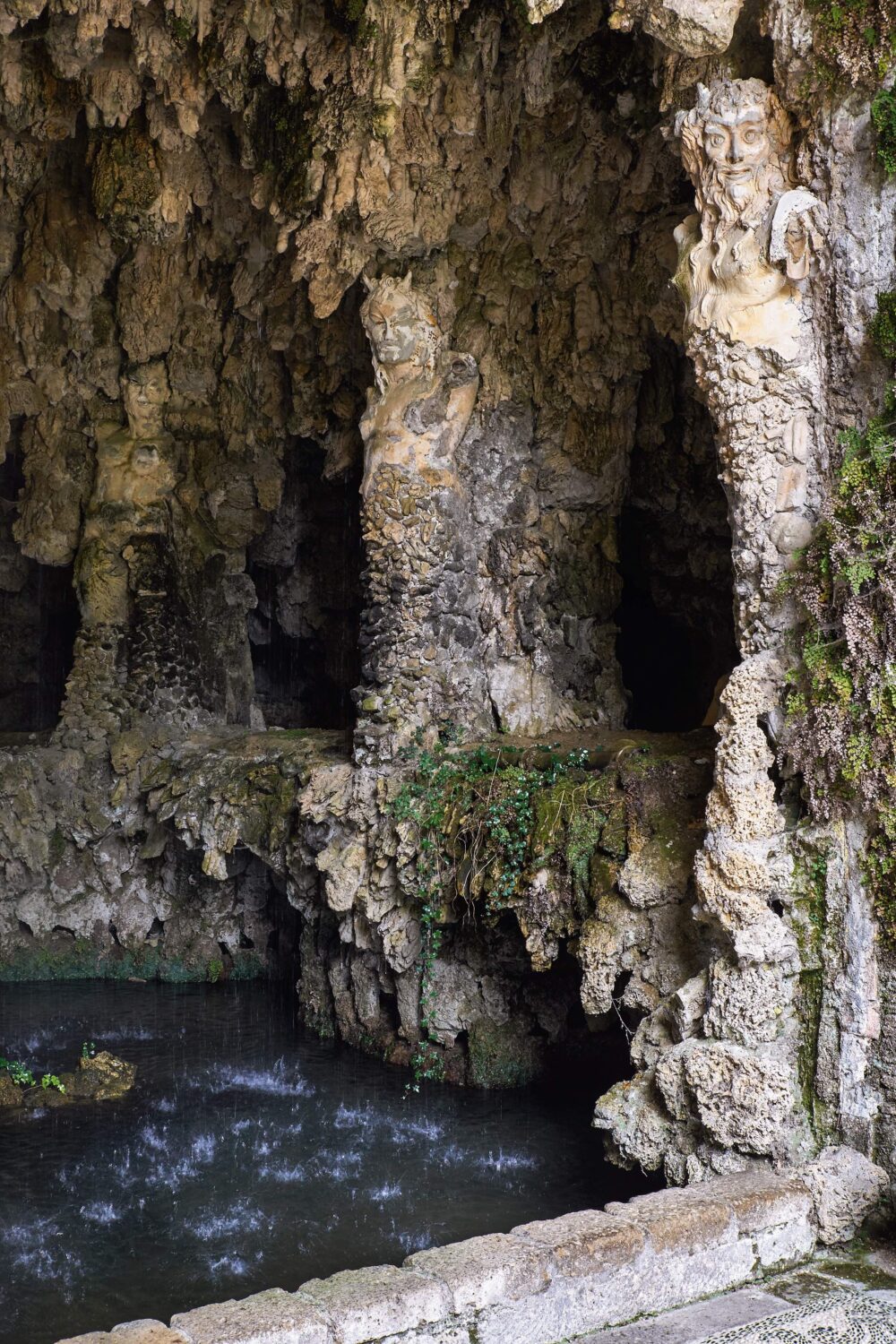 3. Satyrfigur i kunstig grotte. Villa Farnese, Caprarola. Foto: Pernille Klemp