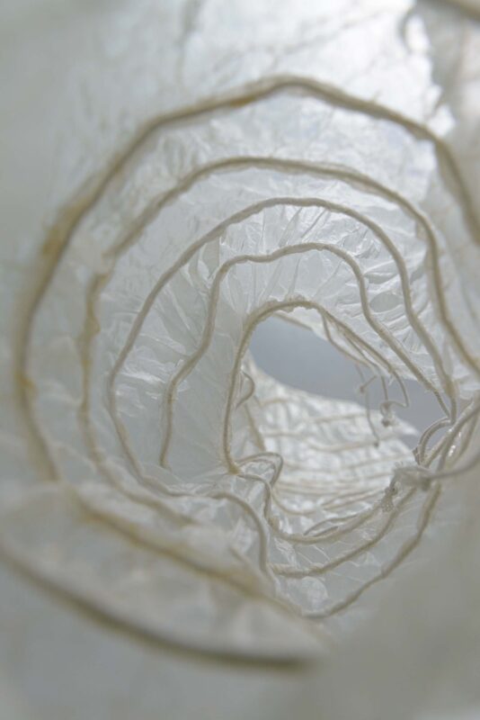 Min Mors hænder af Julie Bach, tekstilkunstner. Foto Soffi Chanchira Larsen.