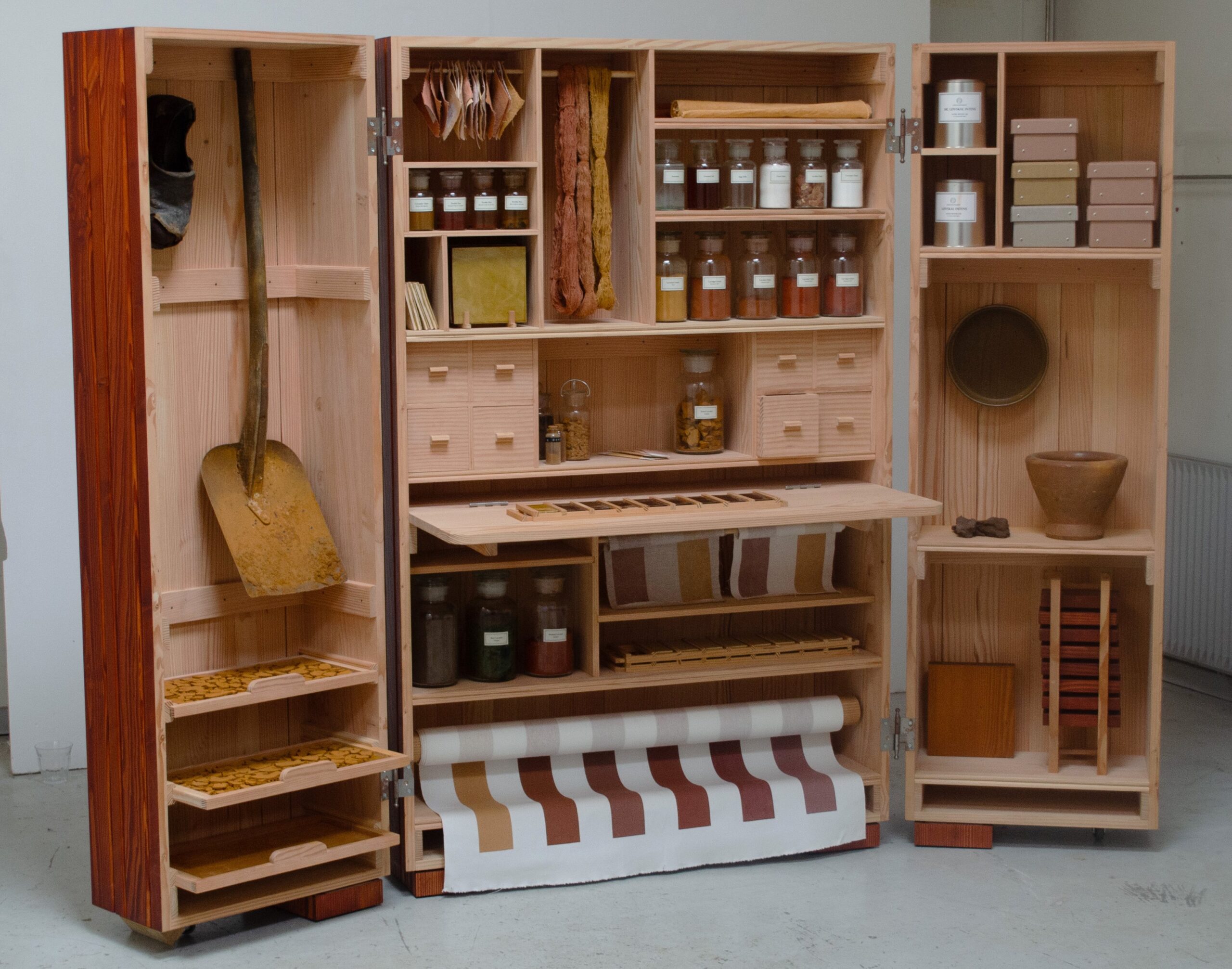 Cabinet. Thomas Woltmann. 2025
