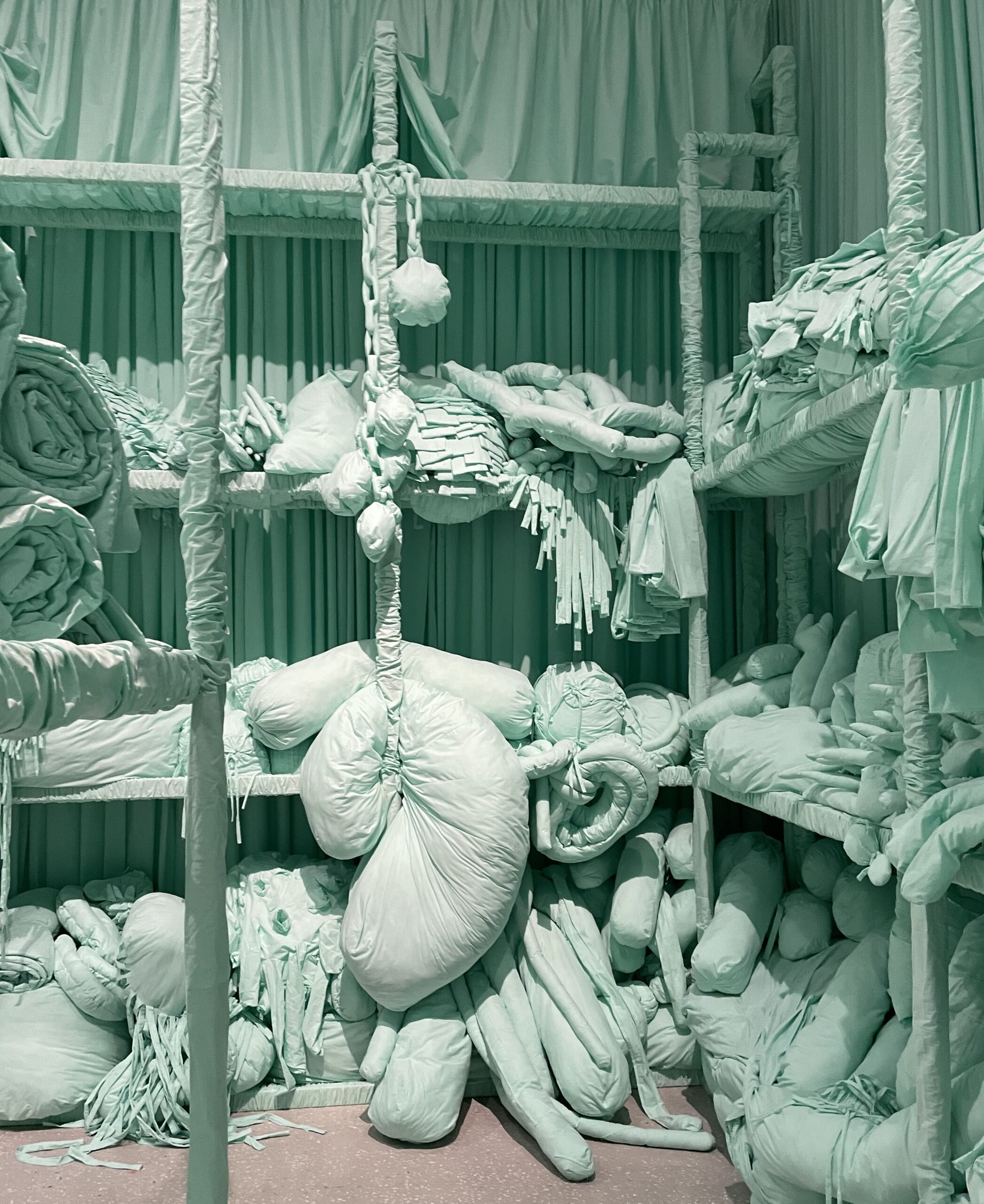 John K. Raustein Tilrettelagte sannheter (den nye verden)» (2022) Foto: Charlotte Jul