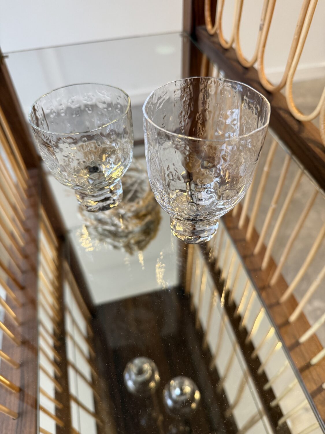 Kabinet / rumdeler samt glas af Mia Lagerman. Foto Marie-Louise Høstbo.