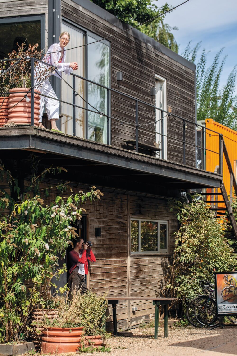 RERUM takes place in a reused container, at Institut for X, Godsbanen, Aarhus. Photo: Rebecca Uth